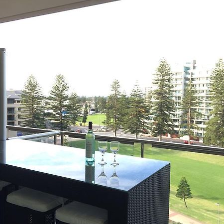 Beachside Luxury Getaway In Glenelg Appartement Buitenkant foto