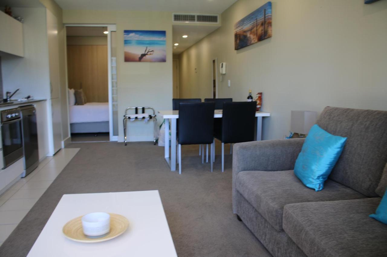 Beachside Luxury Getaway In Glenelg Appartement Buitenkant foto