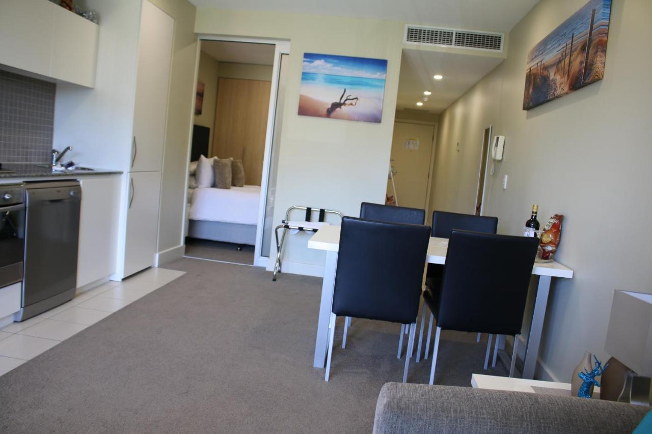 Beachside Luxury Getaway In Glenelg Appartement Buitenkant foto